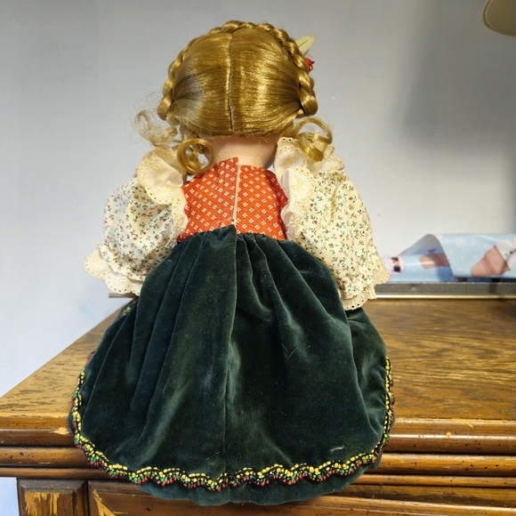 Vintage and Rare Hansel and Gretel Porcelain Dolls - Picture 15 of 16